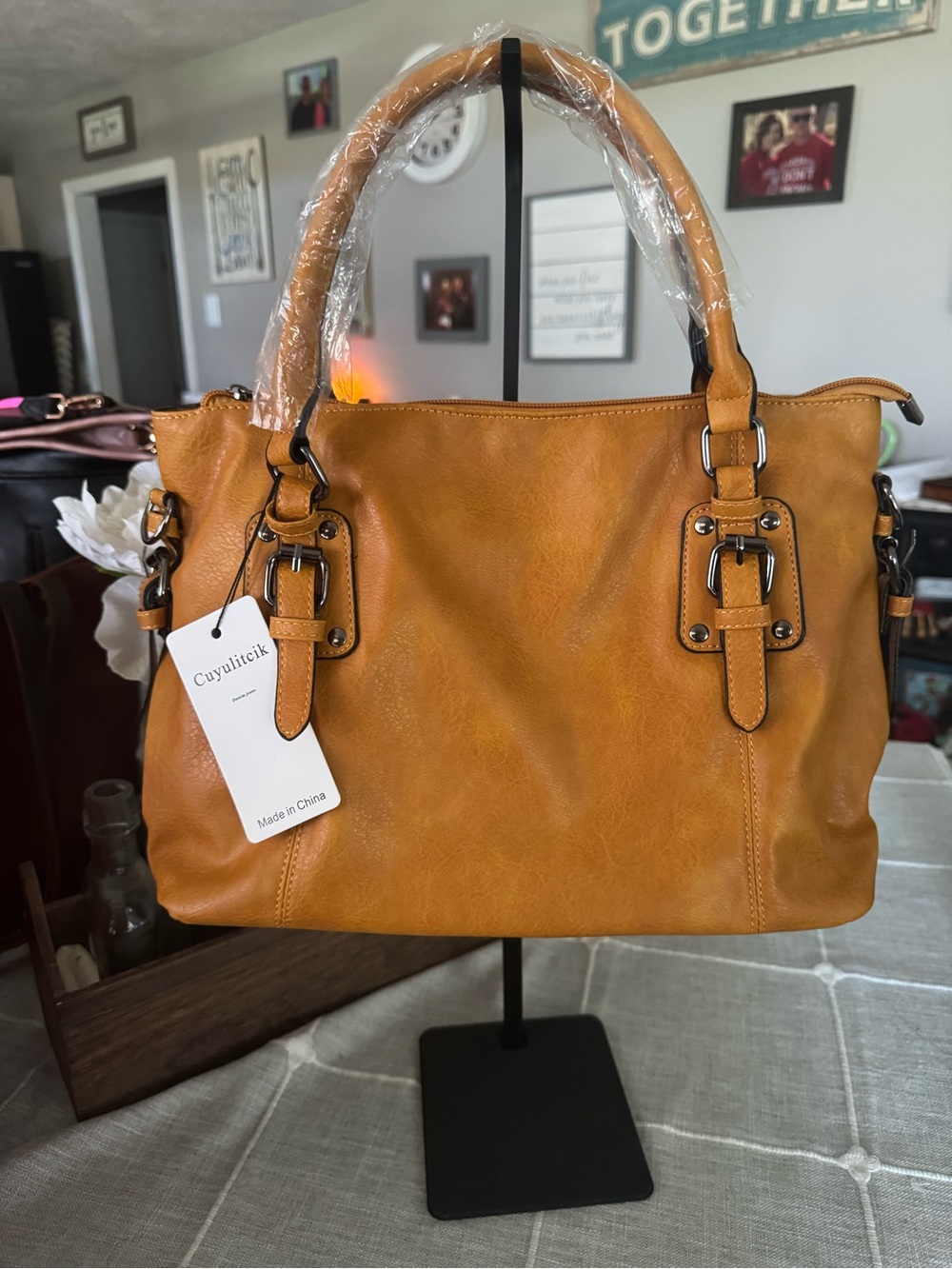 Women's Shoulder Bag in Cognac Tan